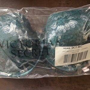 VS BODY BY VICTORIA BRA. 36C. NEW W/TAGS. Original packaging.